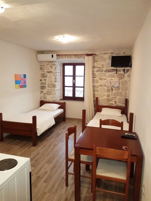 Фото Apartments Historic Stone House