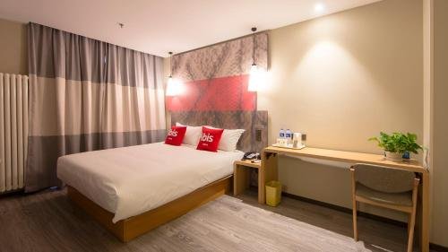 Фото Ibis Beijing Tiantandongmen Metro Station Hotel