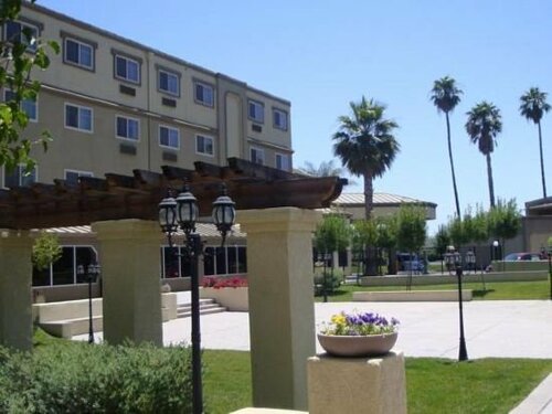 Гостиница Radisson Hotel West Sacramento в Вест Сакраменто