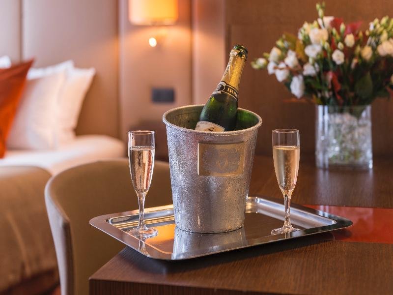 Фото Hôtel La Bourdonnais by Inwood Hotels