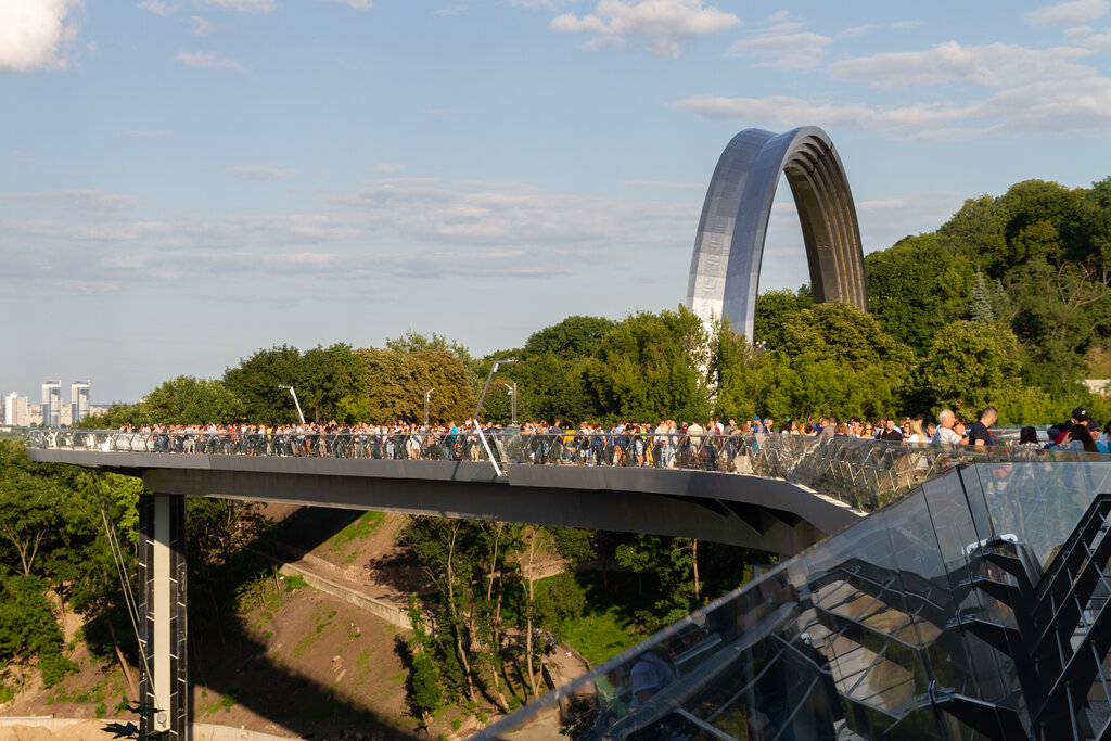 Public transport stop Пешеходный мост, Kyiv, photo