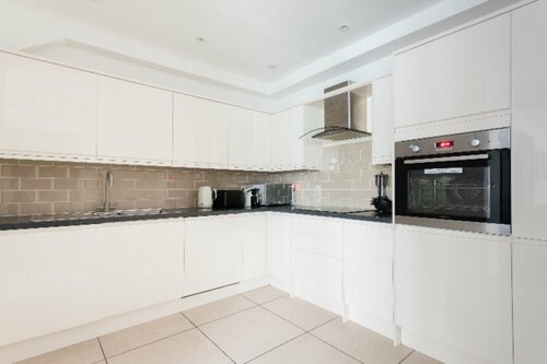 Гостиница The Paddington Retreat - Elegant 4bdr in 2 Paddington Mews в Лондоне