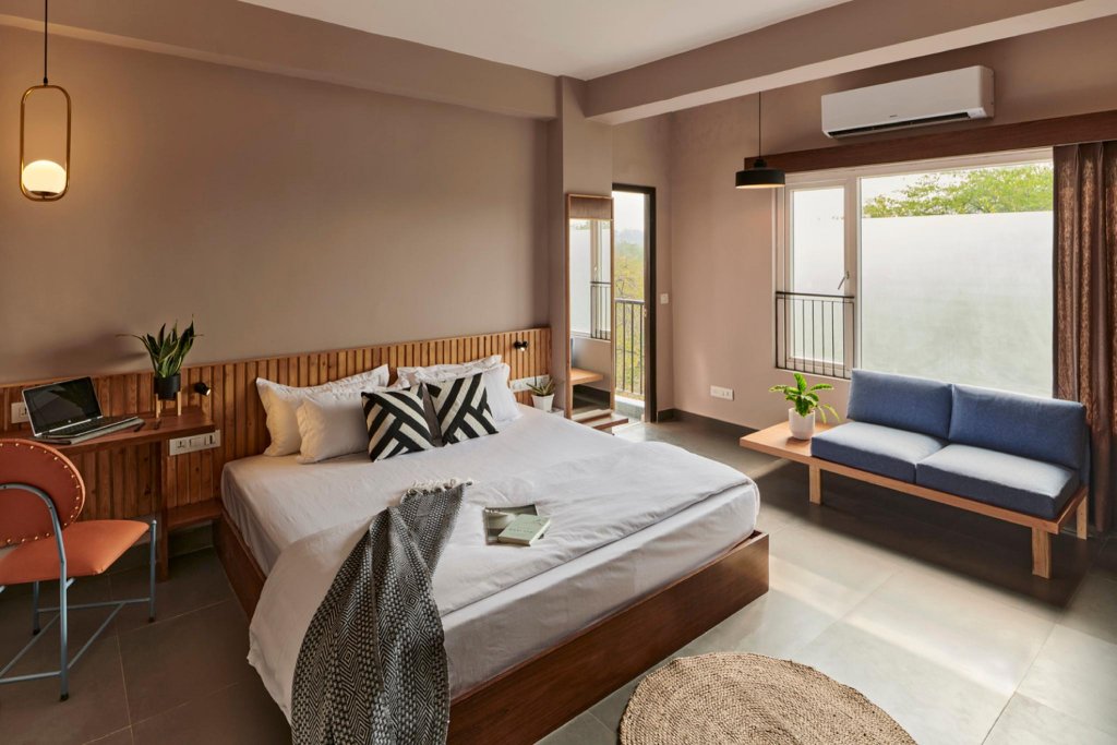 Фото Minimalist Poshtel & Suites