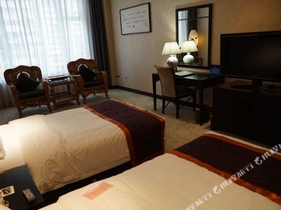 Фото The Hot Spring Hotel