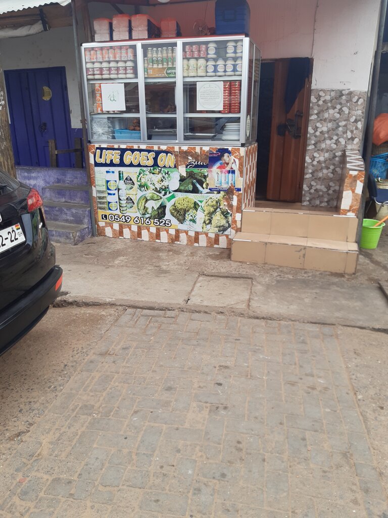 Fast food Life Goes On, Accra, photo