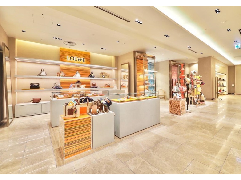 Loewe 銀座三越, fur and leather shop, Tokyo Metropolis, Special