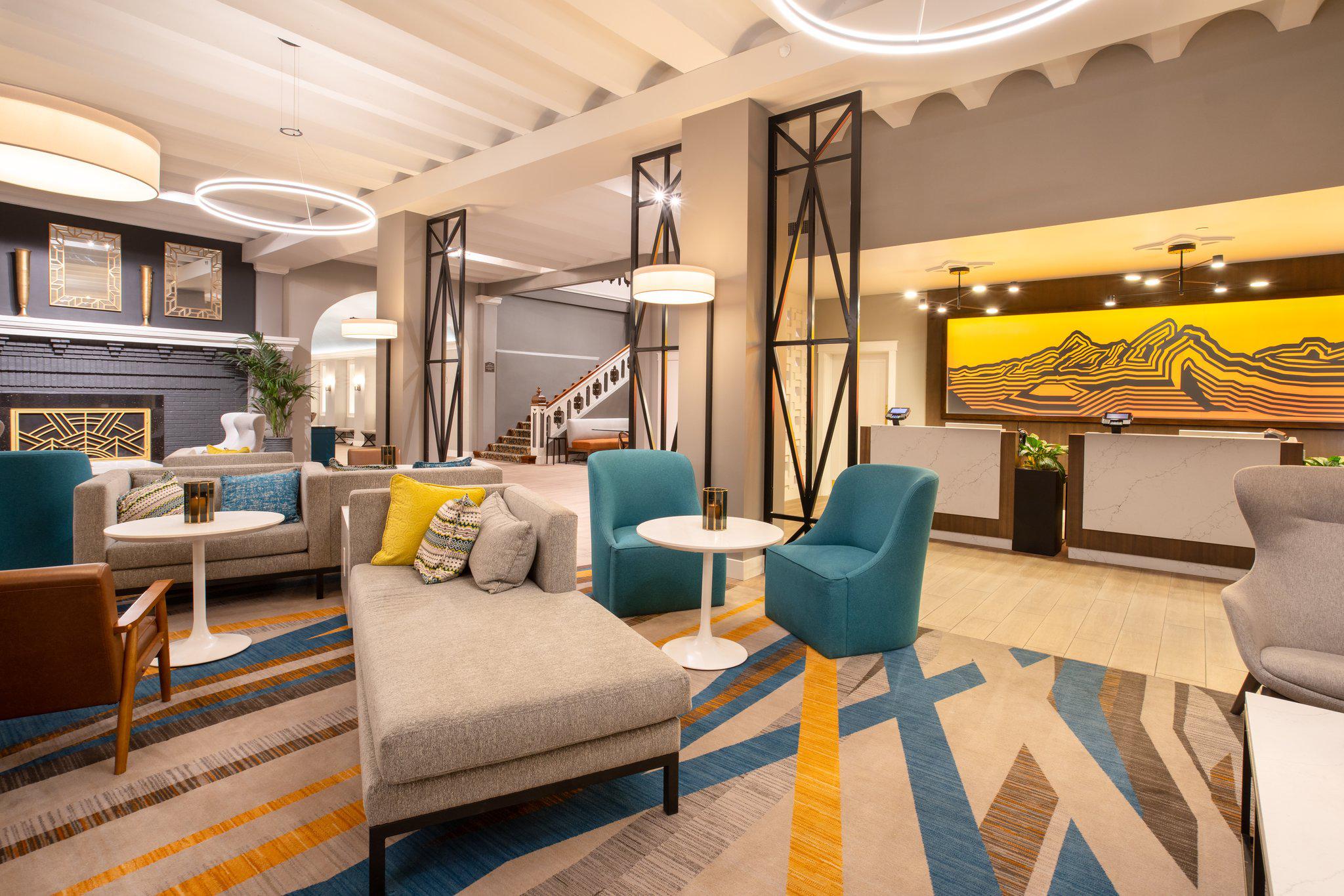 Фото Crowne Plaza Phoenix - Chandler Golf Resort, an Ihg Hotel