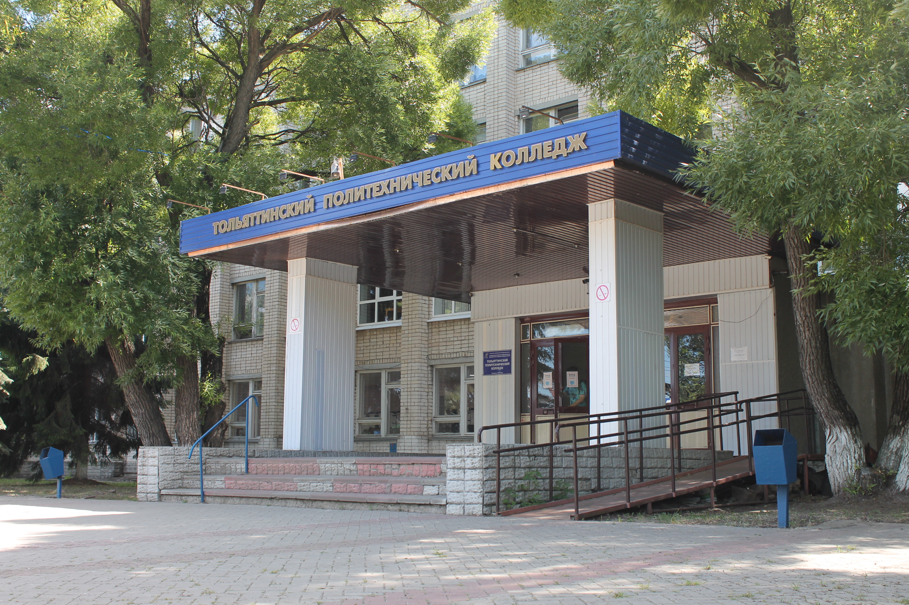 Фото: Мир знаний, книжный магазин, Комсомольская ул., 141, Орёл - Яндекс Карты