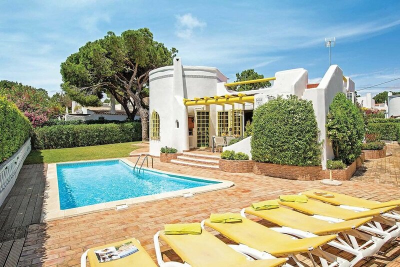 Гостиница Located on a Quiet Cul-de-sac, Just Within 1 Mile From the Centre of Vilamoura
