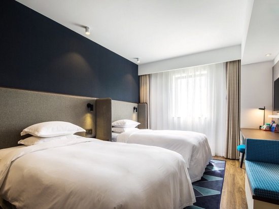 Фото Holiday Inn Express Shanghai Jinqiao Central, an Ihg Hotel