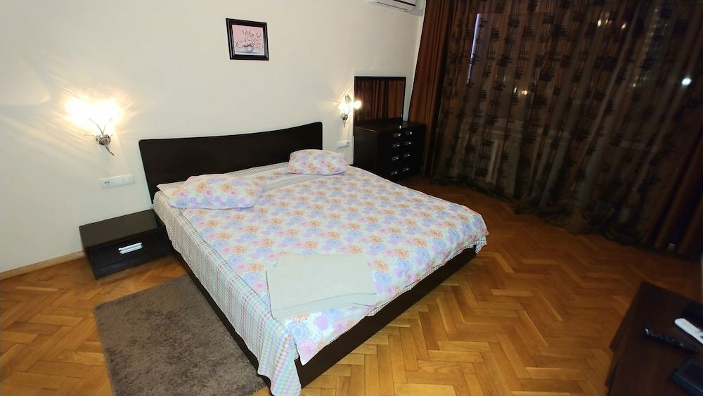 Short-term housing rental One Bedroom Luxe 11 Baseina str Centre of Kiev, Kyiv, photo