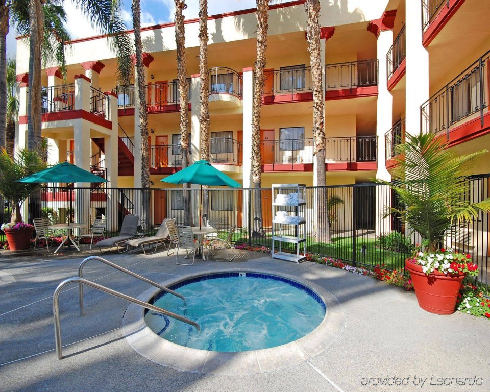 Фото Comfort Inn & Suites Orange County John Wayne Airport