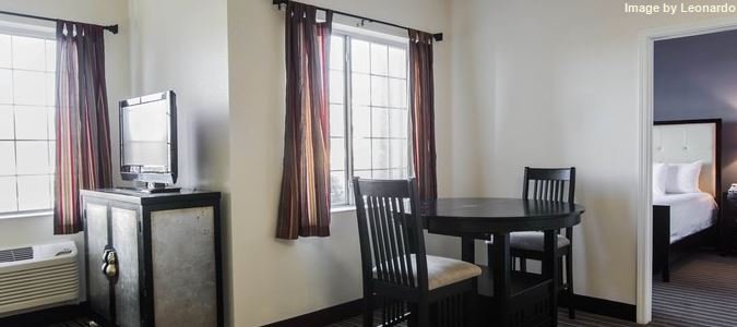 Фото Candlewood Suites Charlotte - Arrowood, an Ihg Hotel