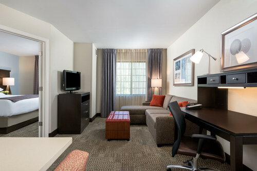 Гостиница Staybridge Suites Chantilly - Dulles Airport, an Ihg Hotel в Чантилли