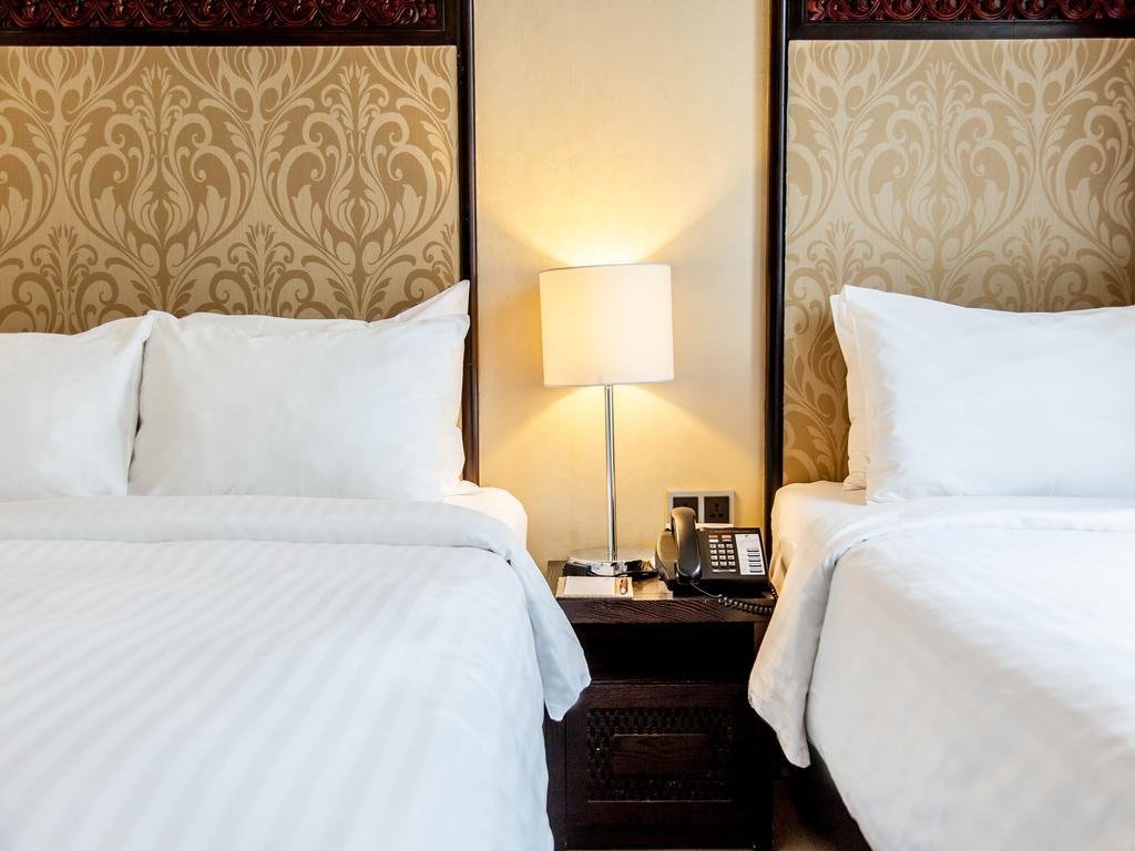 Фото Village Hotel Albert Court by Far East Hospitality