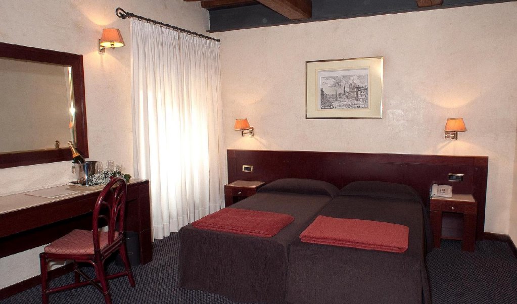 Фото Hotel Accademia