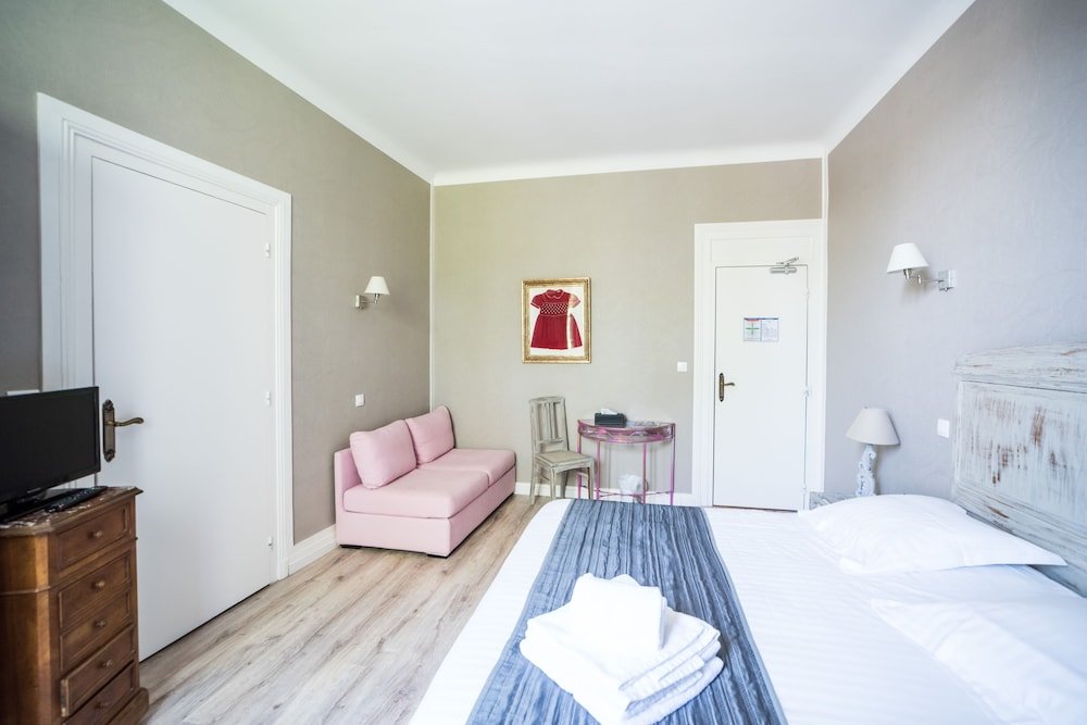 Фото Hôtel Souvenirs de Familles