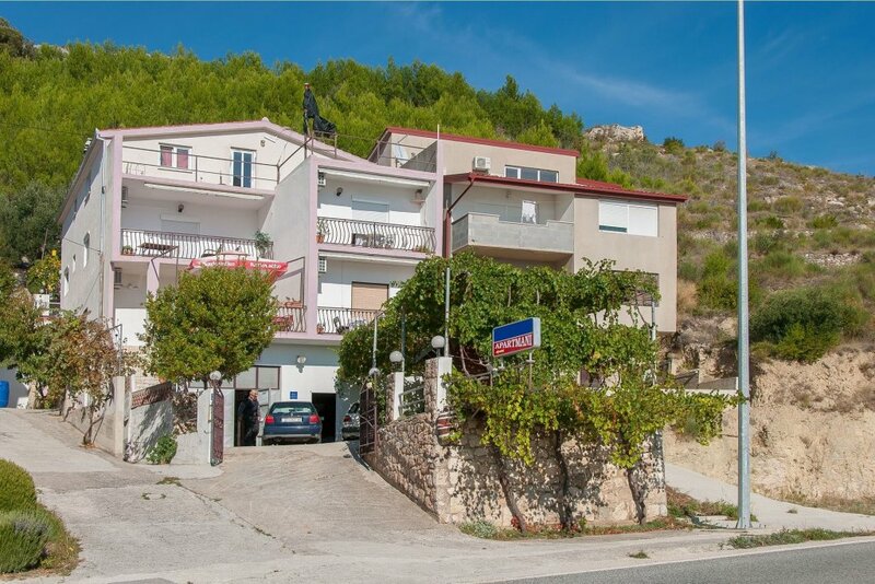 Apartment Franka - beautiful sea view & parking: A4 Stanici, Riviera Omis
