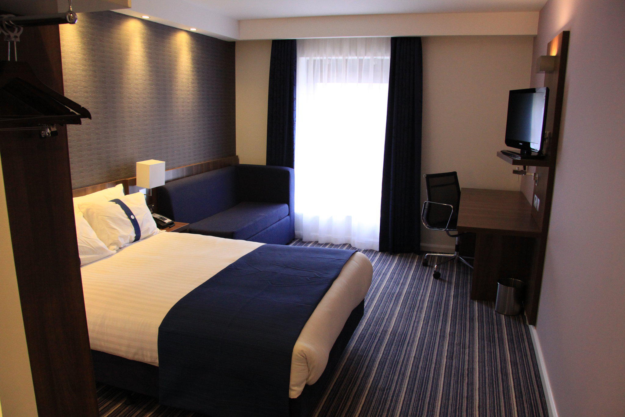 Фото Holiday Inn Express Dunstable, an Ihg Hotel