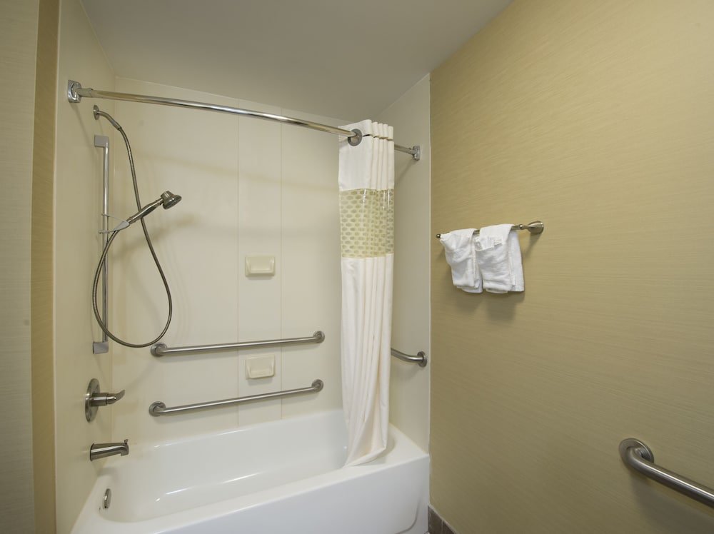 Фото Hampton Inn Cornelia