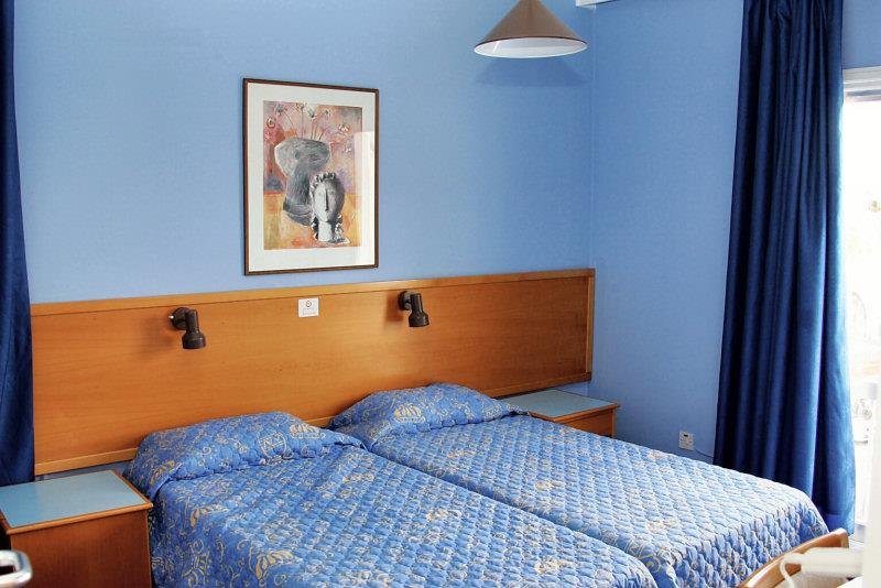 Фото Daphne Hotel Apartments