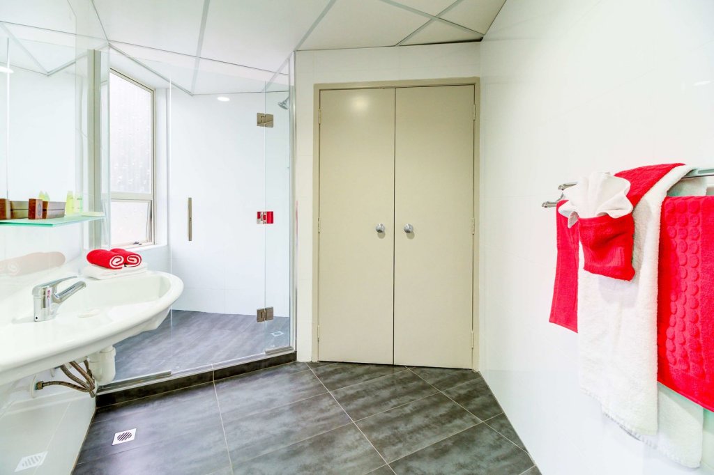 Фото Ascotia off Queen