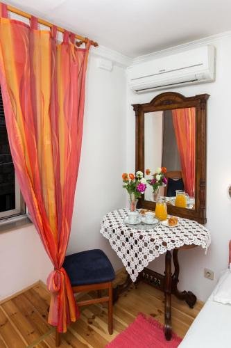 Фото Old Town Charming Nest