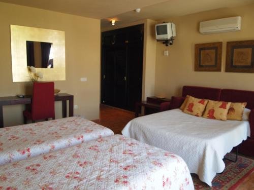 Фото Hostal Tres Soles