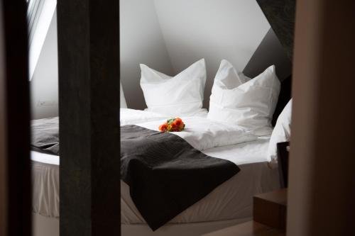 Фото Alpha & Omega Hotel