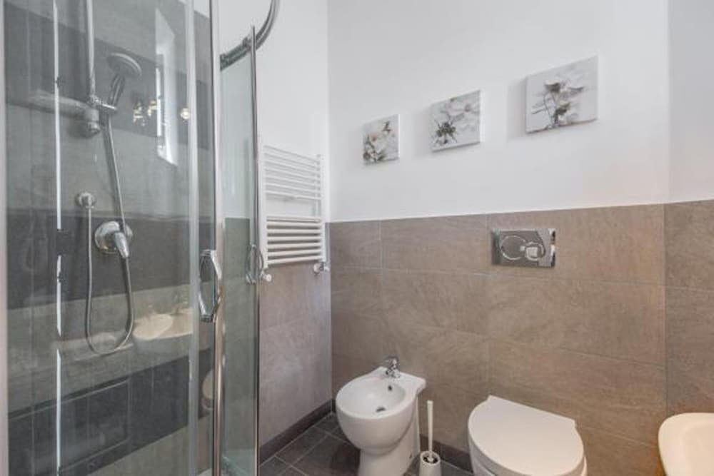 Фото Biancoreroma B&b