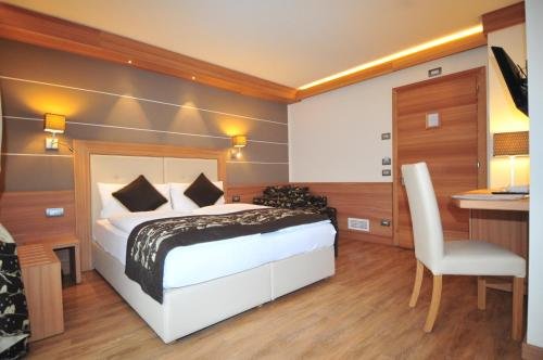 Фото Hotel B&b Bondi