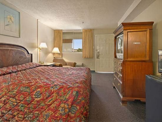 Фото Travelodge by Wyndham New Orleans West Harvey Hotel