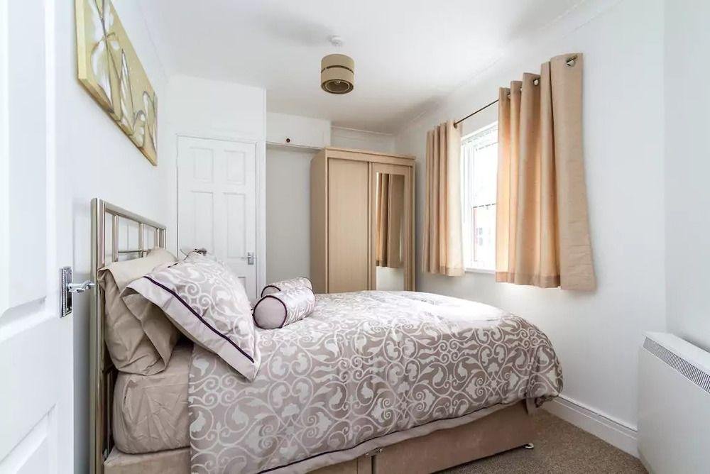 Фото Stay In Cardiff Canton St. John's Court Apartment