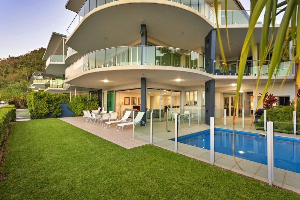 Hotel Pavillions 12 With Pool And Golf Buggy, Queensland, photo