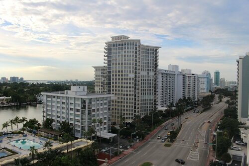 Гостиница The Pavilion Residences - Beach Front в Майами-Бич