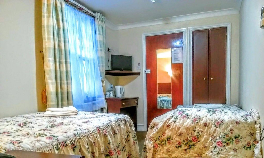 Фото Mandalay Picton House Hotel