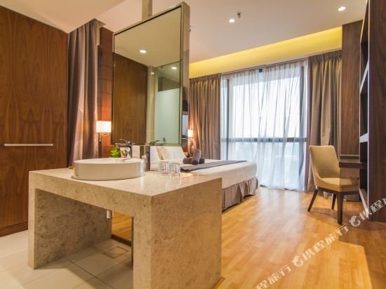 Фото D'majestic Place by Homes Asian 4