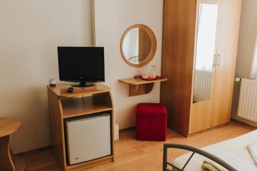 Фото Pensiunea Dealul Florilor