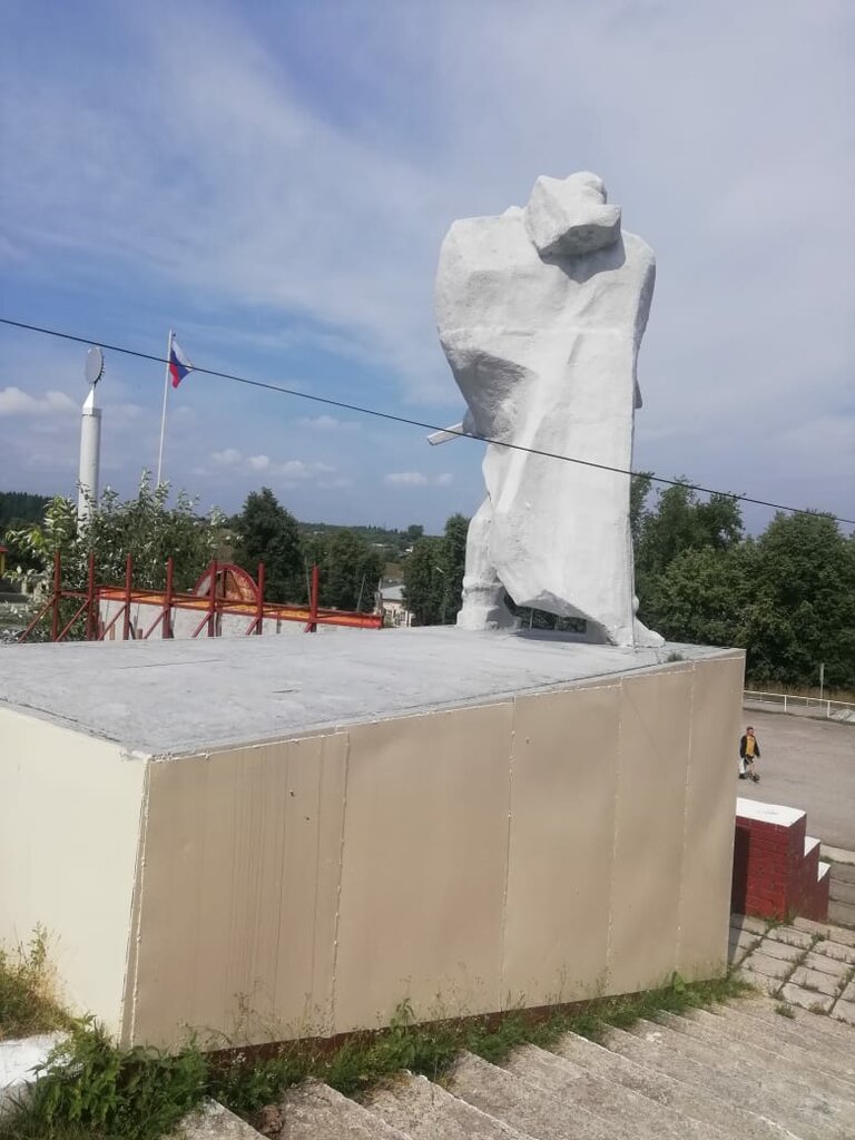 نصب تذكاري للحرب، مقبرة جماعية Староуткинцам, ковавшим победу на фронте и в тылу ، مقاطعة سفيردلوفسك، صورة
