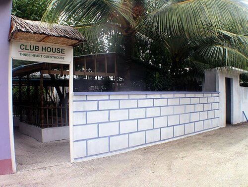 Гостиница Three Hearts Guesthouse на Атолле Баа