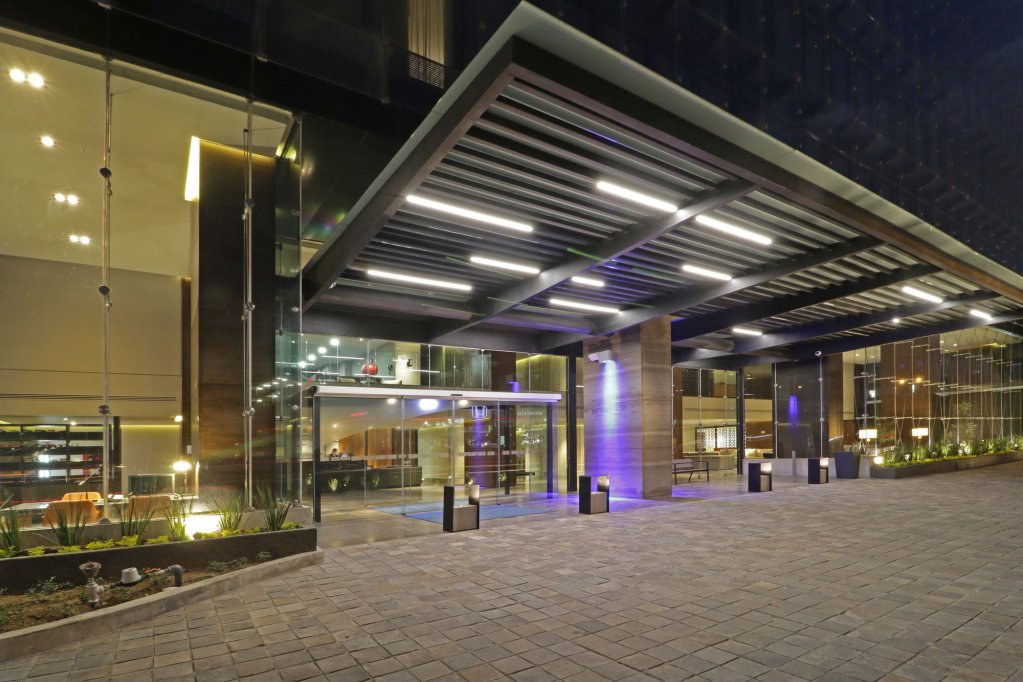 Фото Holiday Inn Express & Suites Monterrey Valle, an Ihg Hotel
