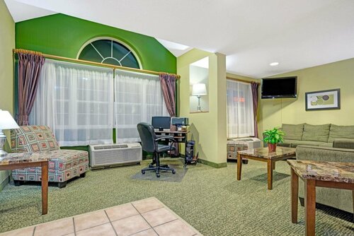 Гостиница Microtel Inn & Suites by Wyndham Inver Grove Heights/Minneap