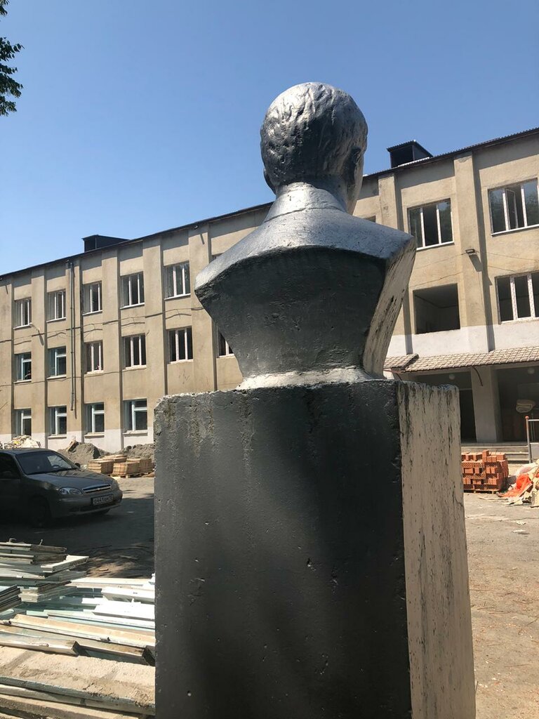 Monument, memorial Бюст Героя Советского Союза П.К. Гужвина, Alagir, photo