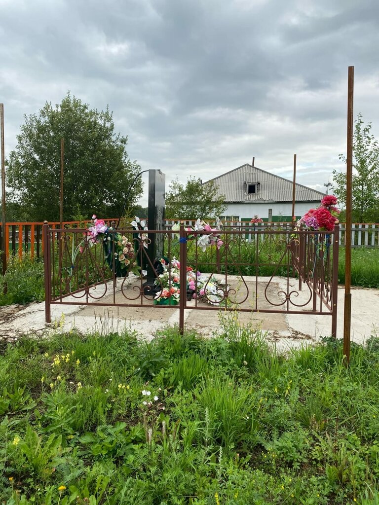 نصب تذكاري للحرب، مقبرة جماعية Воинам, павшим в годы Великой Отечественной войны ، مقاطعة إيركوتسك، صورة
