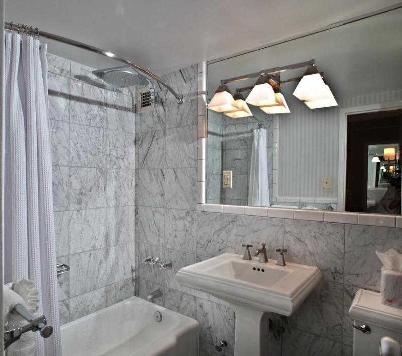 Фото The River Inn