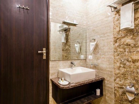 Фото Hotel Krishnam