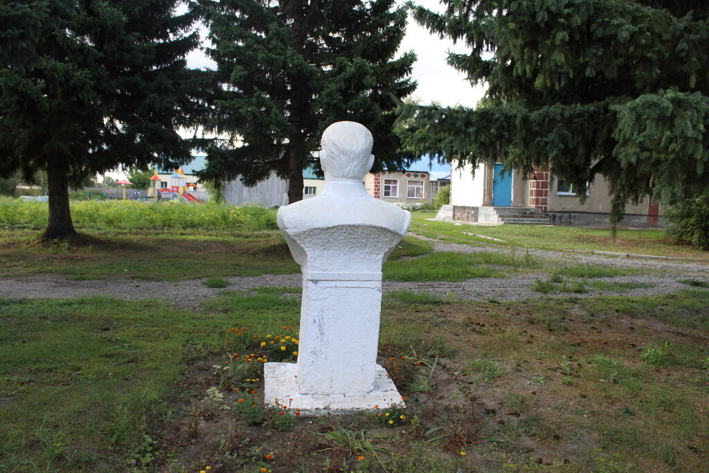 Monument, memorial Бюст героя Советского Союза Коробова Степана Яковлевича, участника ВОВ, Altai Krai, photo