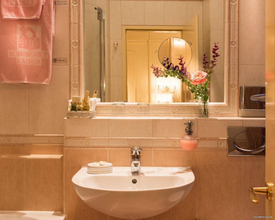 Фото Schlosshotel Römischer Kaiser