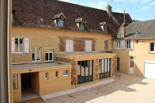 Гостиница H& xF4; tel du Lion d'Or в Шароле