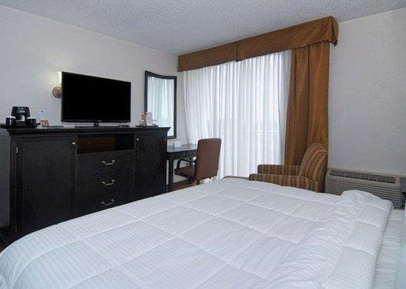 Фото Charleston Grand Hotel